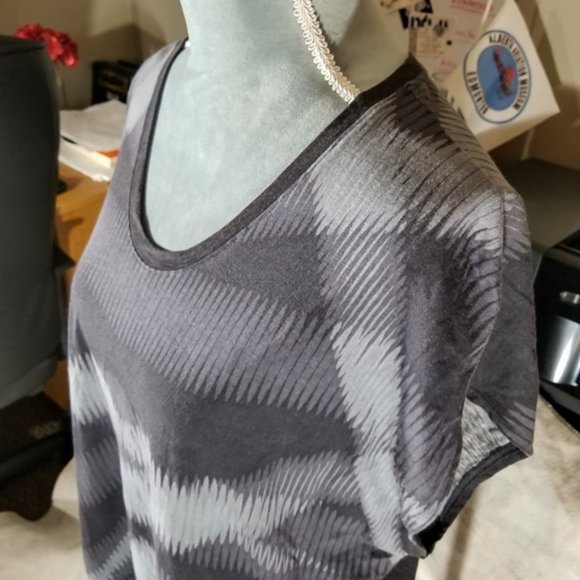 Calvin Klein Jeans Three-Tone Gray Sleeveless Top - Picture 2 of 8